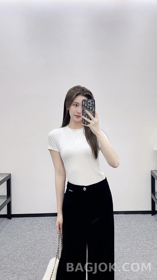 샤넬 샤넬 2025 벨벳 와이드 스트레이트 팬츠 상세 이미지