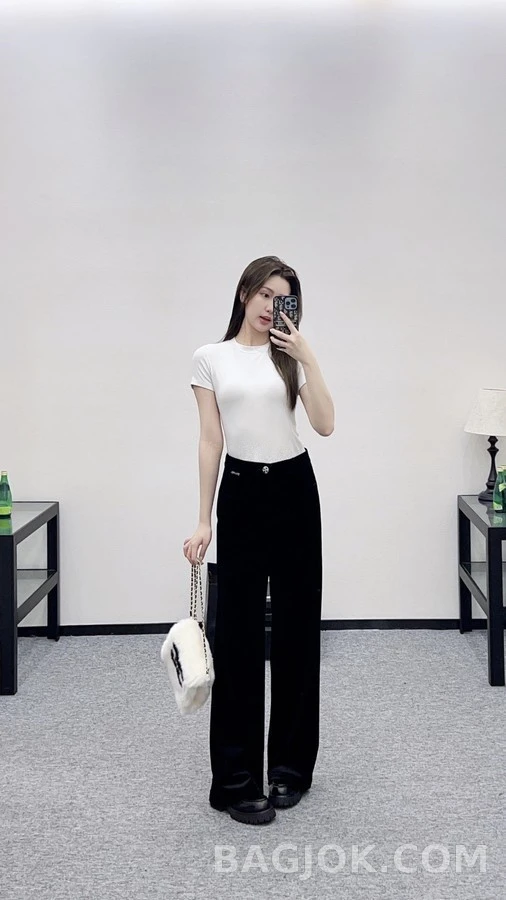 샤넬 샤넬 2025 벨벳 와이드 스트레이트 팬츠 상세 이미지