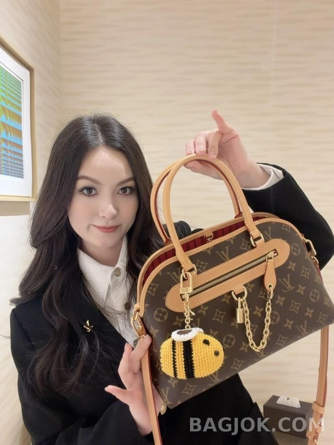 루이비통 루이비통 비 크로셰 키링 상세 이미지