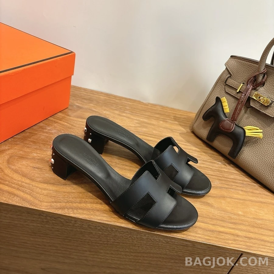 발렌티노 발렌티노 스터드 장식 블록힐 샌들 상세 이미지