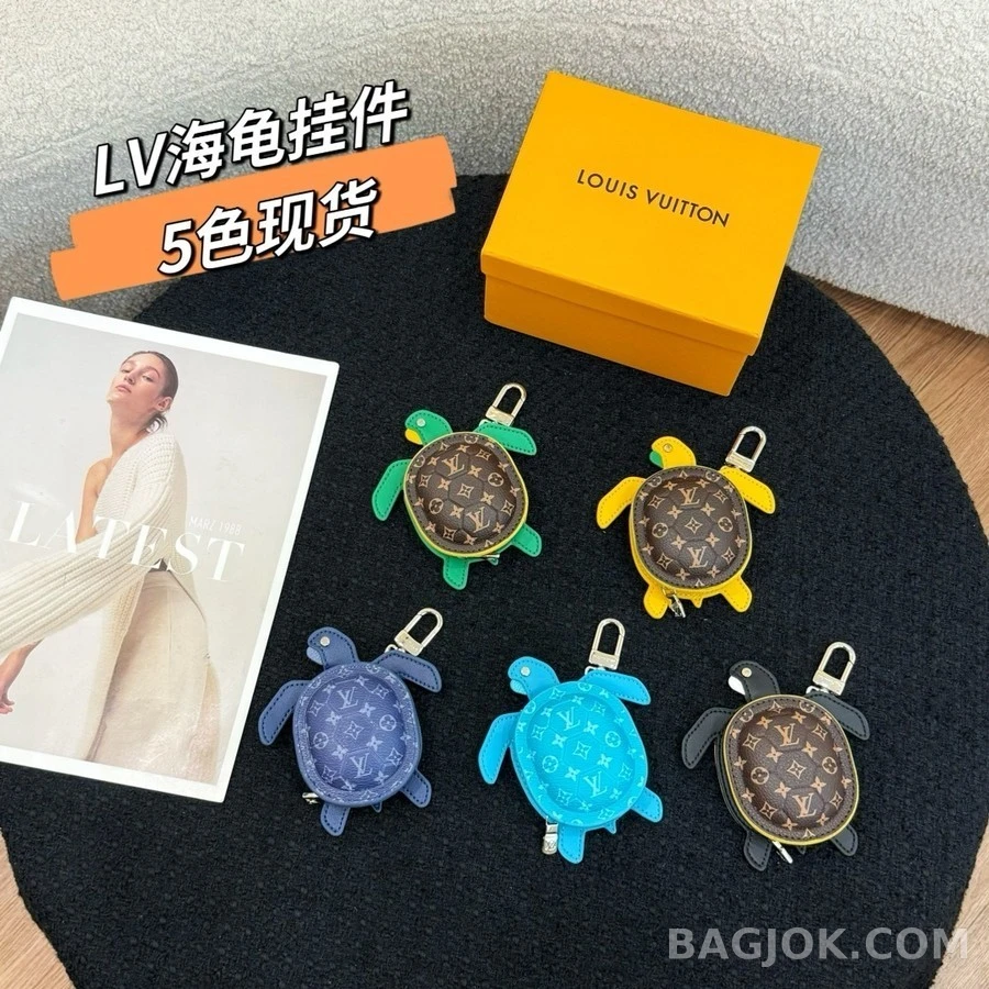 루이비통 루이비통 모노그램 터틀 파우치 키링 상세 이미지