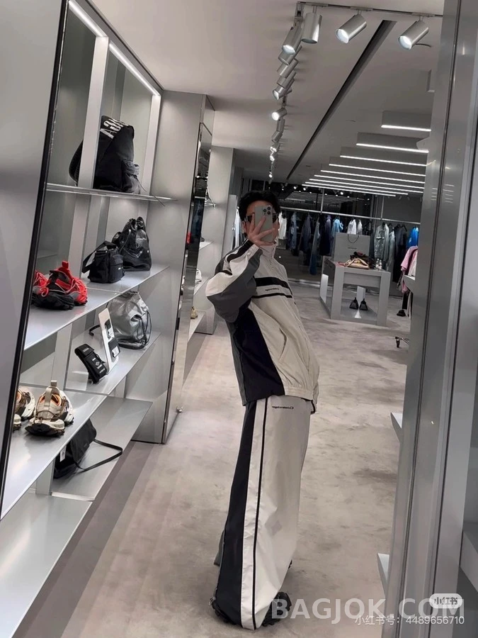 발렌시아가 발렌시아가 배색 스트라이프 자켓 상세 이미지