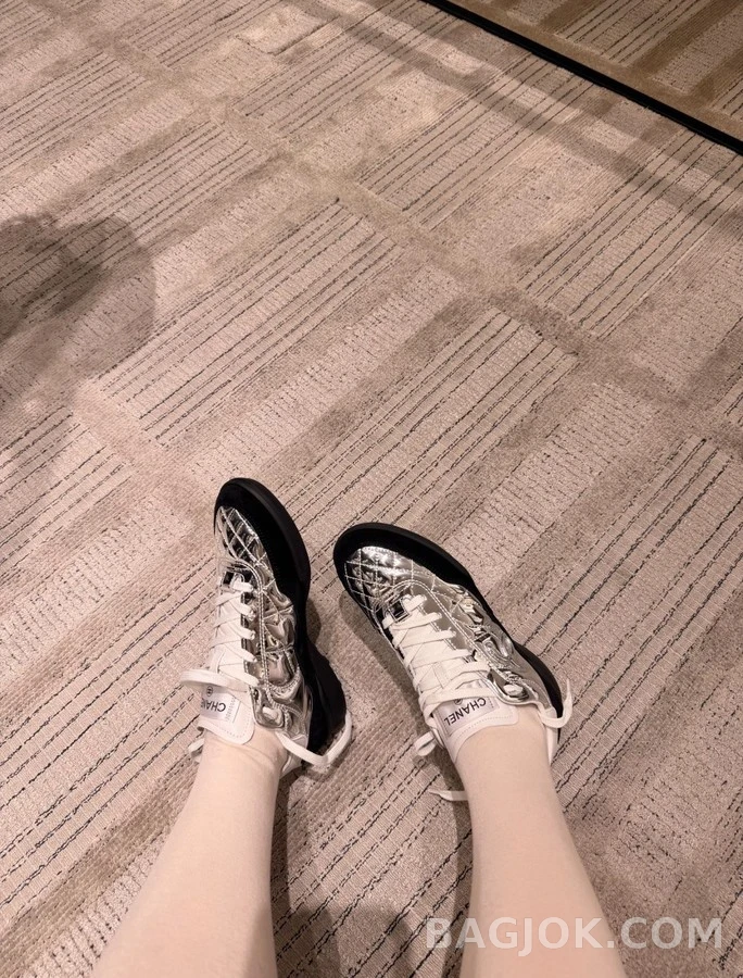 샤넬 샤넬 메탈릭 퀼팅 스니커즈 상세 이미지