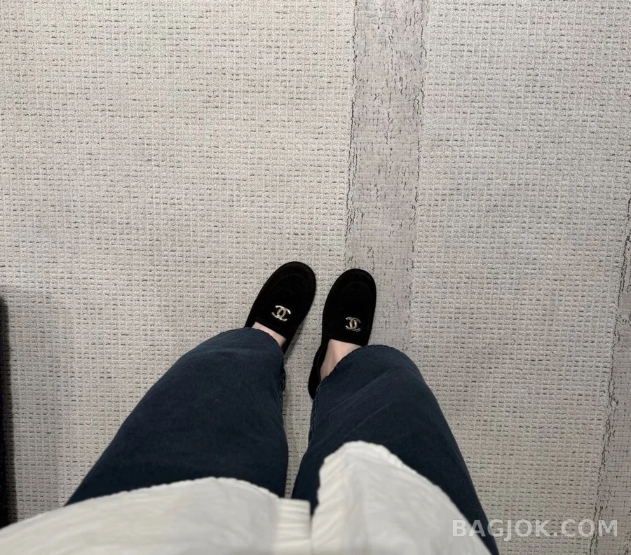 샤넬 샤넬 로고 스웨이드 퍼 로퍼 상세 이미지