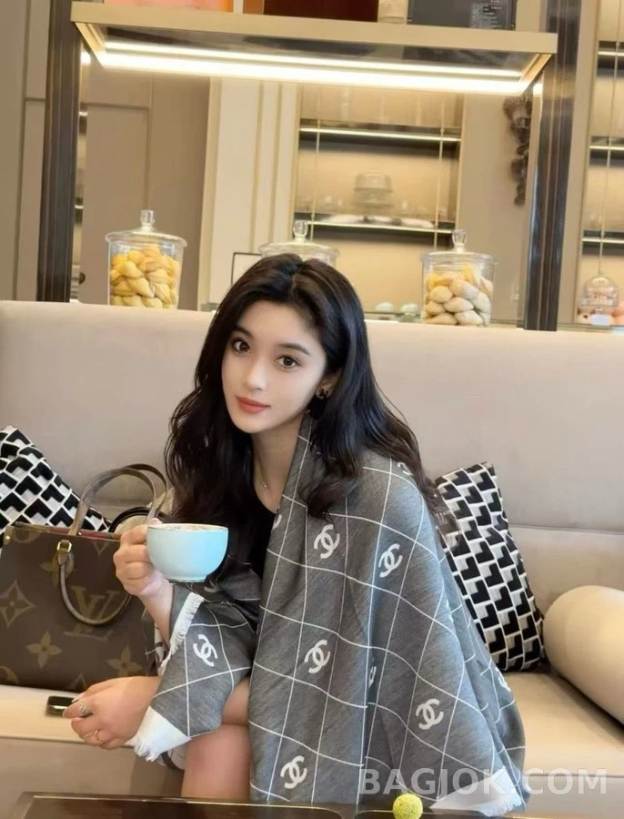 샤넬 샤넬 로고 다이아몬드 패턴 머플러 상세 이미지