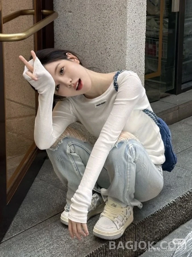 미우미우 미우미우 로고 긴팔 티셔츠 상세 이미지