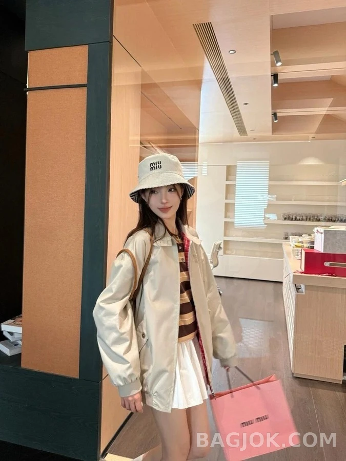 미우미우 미우미우 자수 로고 하링턴 자켓 상세 이미지