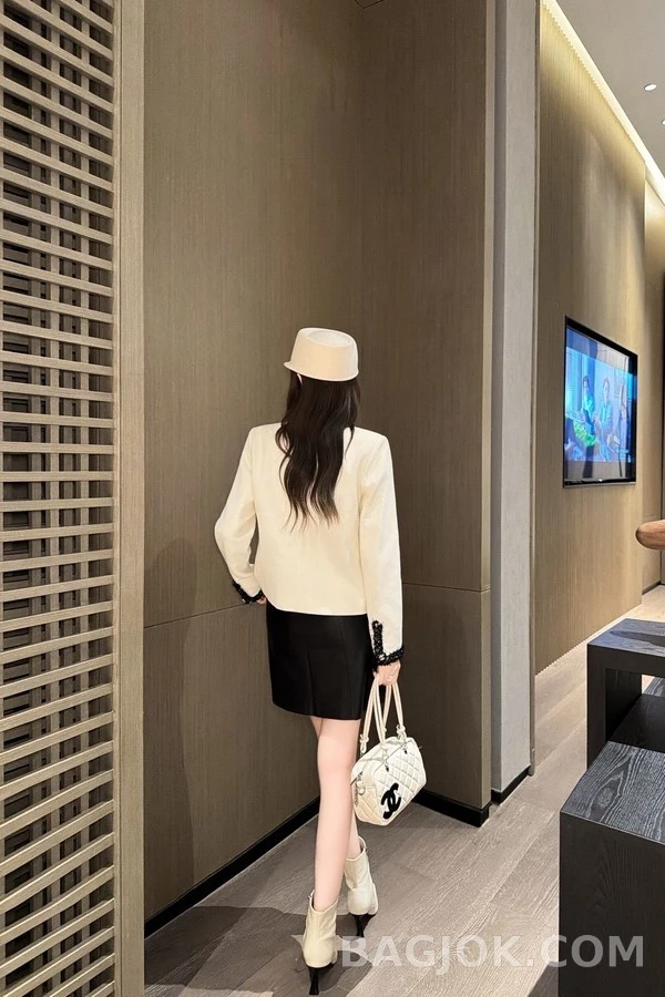 샤넬 샤넬 배색 트리밍 라운드넥 자켓 상세 이미지