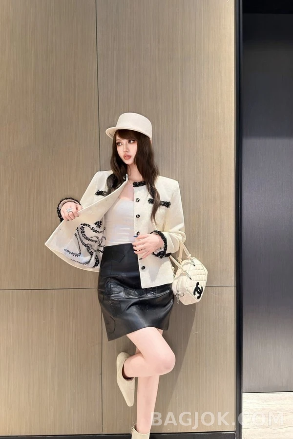 샤넬 샤넬 배색 트리밍 라운드넥 자켓 상세 이미지