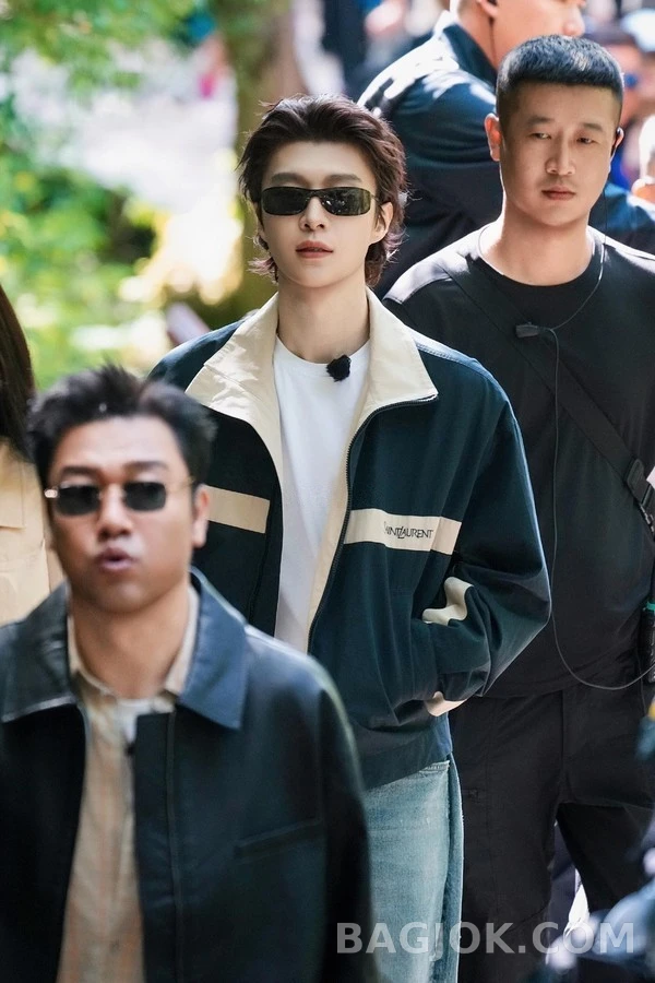 생로랑 세인트로랑 P 로고 스트라이프 코튼 자켓 상세 이미지