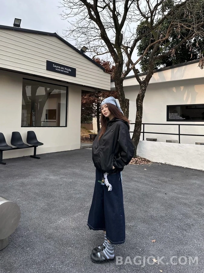 프라다 프라다 삼각 로고 후드 집업 상세 이미지