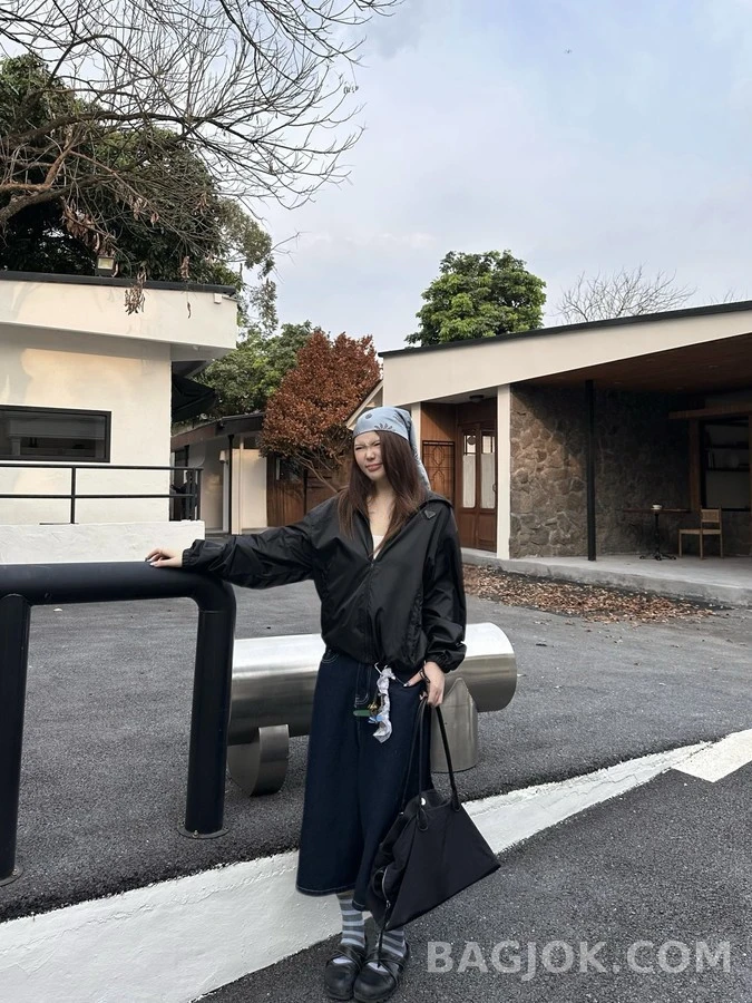 프라다 프라다 삼각 로고 후드 집업 상세 이미지