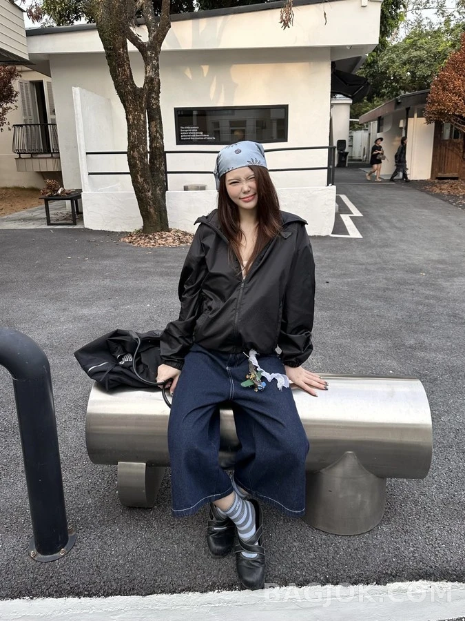 프라다 프라다 삼각 로고 후드 집업 상세 이미지
