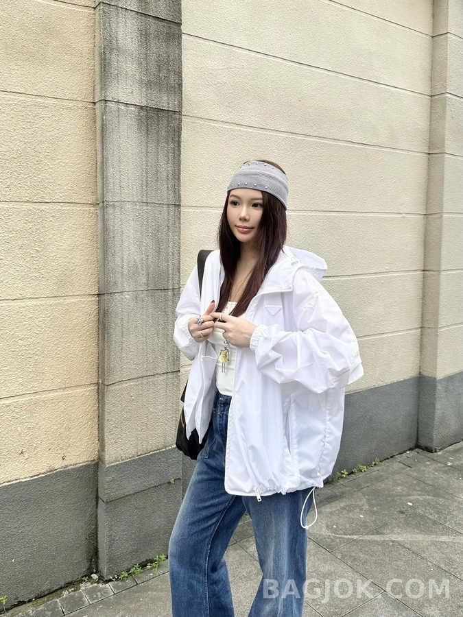 프라다 프라다 삼각 로고 후드 집업 상세 이미지