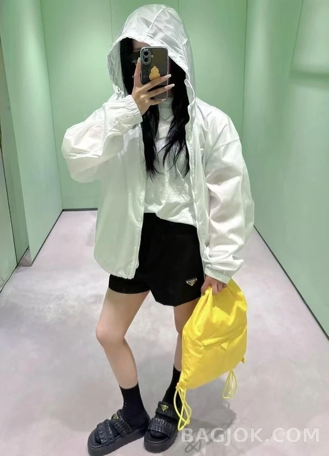 프라다 프라다 삼각 로고 후드 집업 상세 이미지