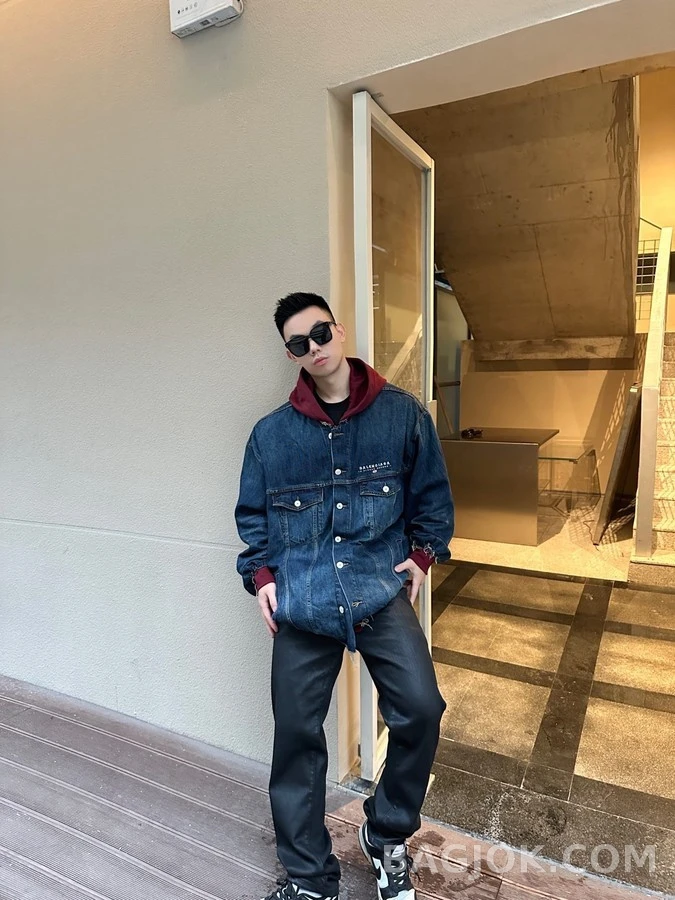 발렌시아가 발렌시아가 데님 후드 맨투맨 상세 이미지