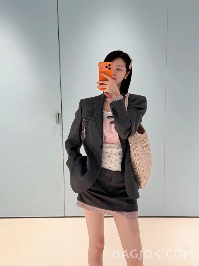 미우미우 미우미우 로고 탈부착 커프스 울 자켓 상세 이미지