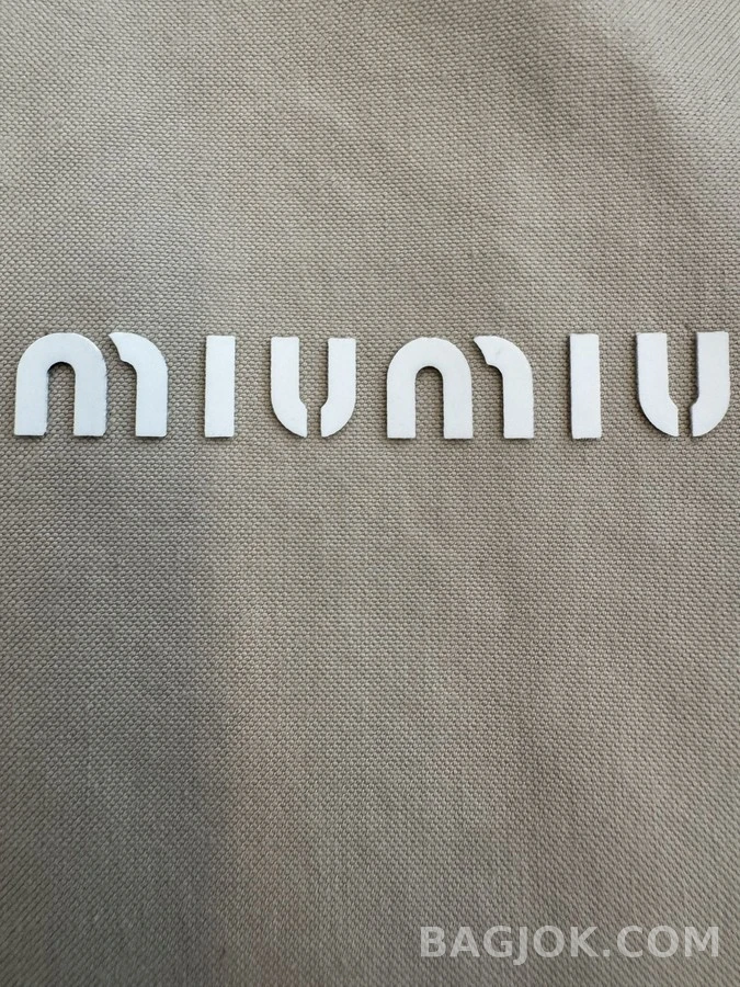 미우미우 미우미우 라이트 후드 롱집업 상세 이미지