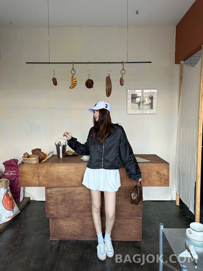 디올 디올 오블리크 크롭 후드 집업 상세 이미지