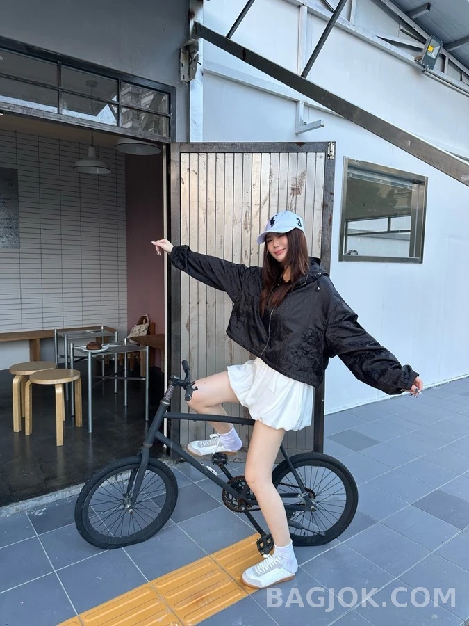 디올 디올 오블리크 크롭 후드 집업 상세 이미지