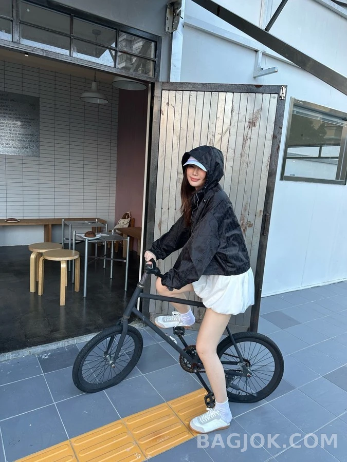 디올 디올 오블리크 크롭 후드 집업 상세 이미지