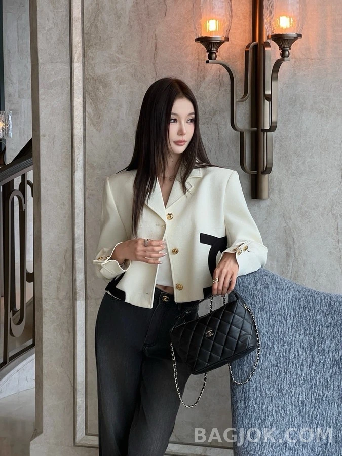 샤넬 샤넬 더블 C 로고 크롭 자켓 상세 이미지