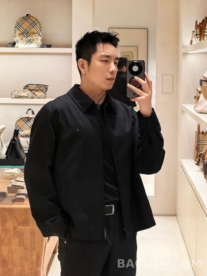 버버리 버버리 로고 자수 집업 자켓 상세 이미지