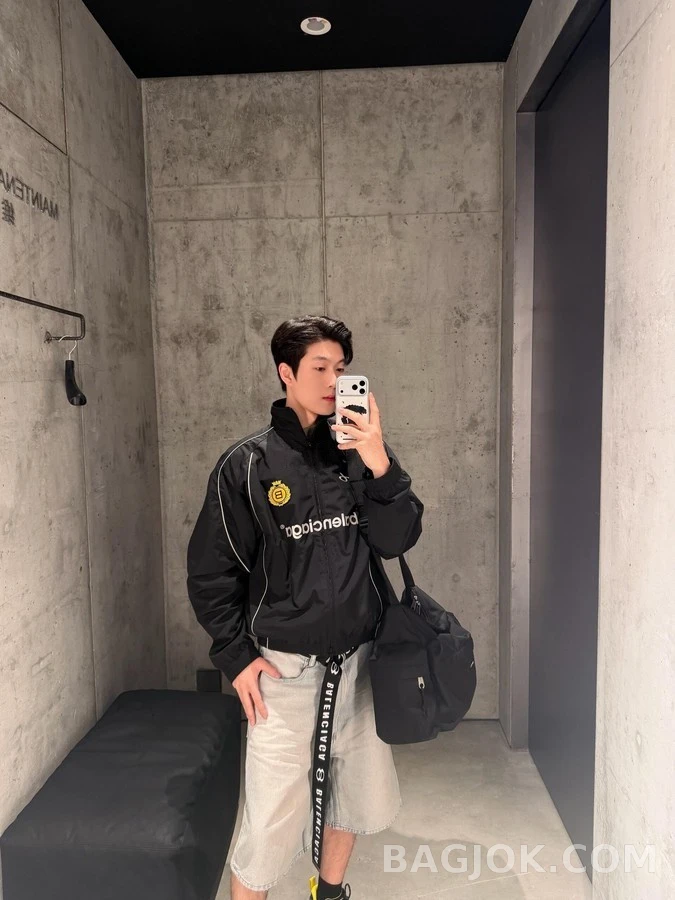 발렌시아가 발렌시아가 사커 넘버링 트랙 자켓 상세 이미지