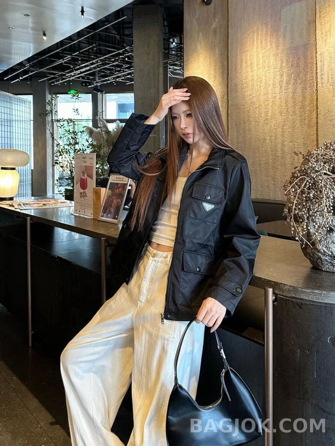 프라다 프라다 삼각 로고 멀티 포켓 자켓 상세 이미지