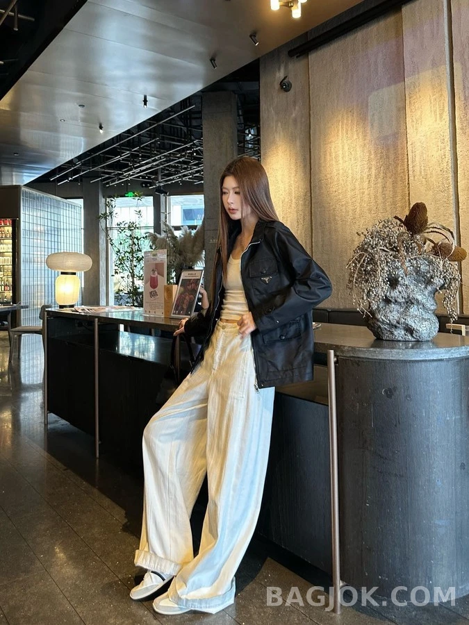 프라다 프라다 삼각 로고 멀티 포켓 자켓 상세 이미지