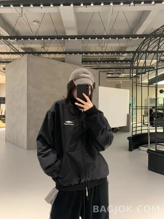 발렌시아가 발렌시아가 하이넥 자수 로고 자켓 상세 이미지