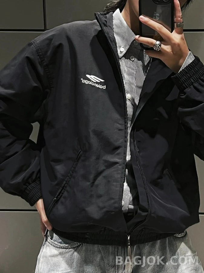 발렌시아가 발렌시아가 하이넥 자수 로고 자켓 상세 이미지