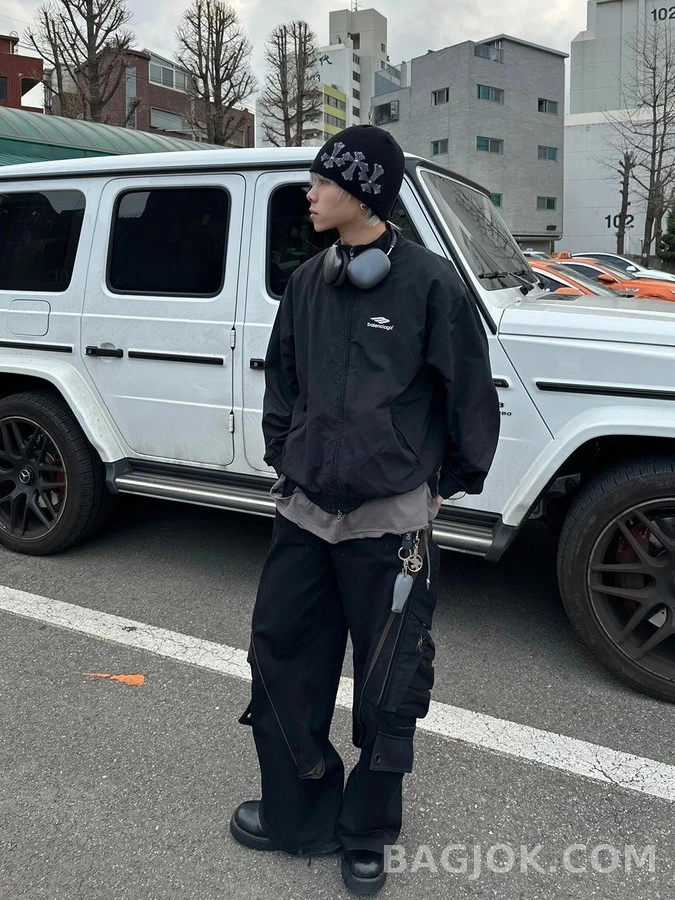 발렌시아가 발렌시아가 하이넥 자수 로고 자켓 상세 이미지
