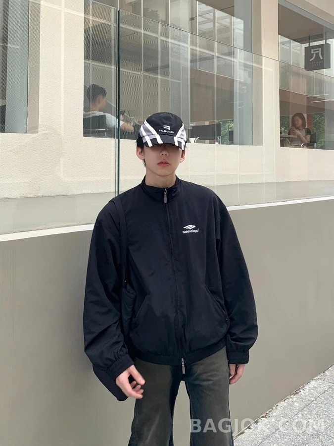 발렌시아가 발렌시아가 하이넥 자수 로고 자켓 상세 이미지