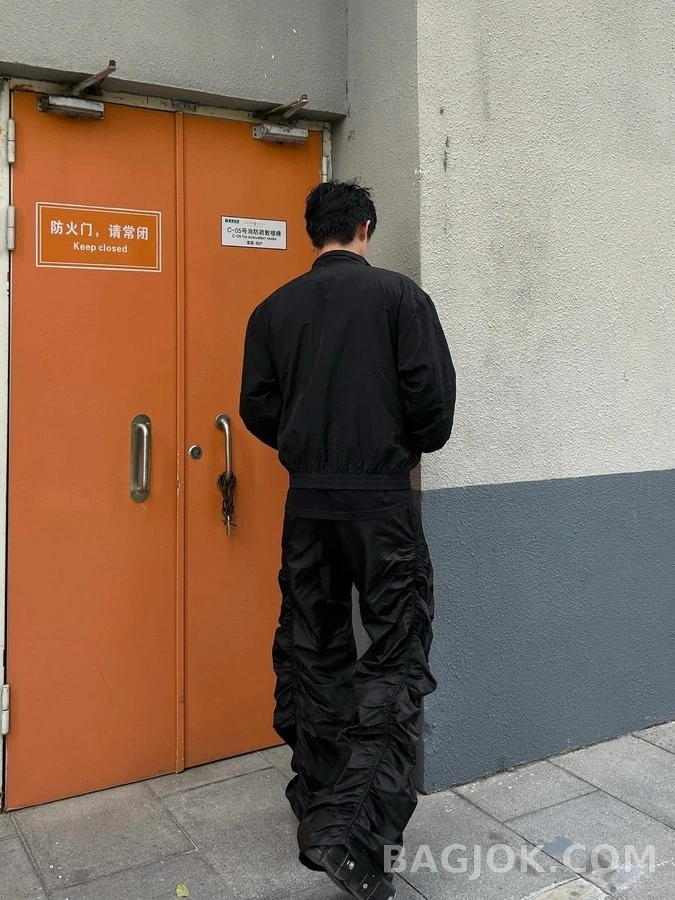 발렌시아가 발렌시아가 하이넥 자수 로고 자켓 상세 이미지