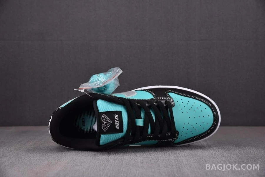 나이키 나이키 다이아몬드 서플라이 SB 덩크 로우 티파니 스니커즈 상세 이미지