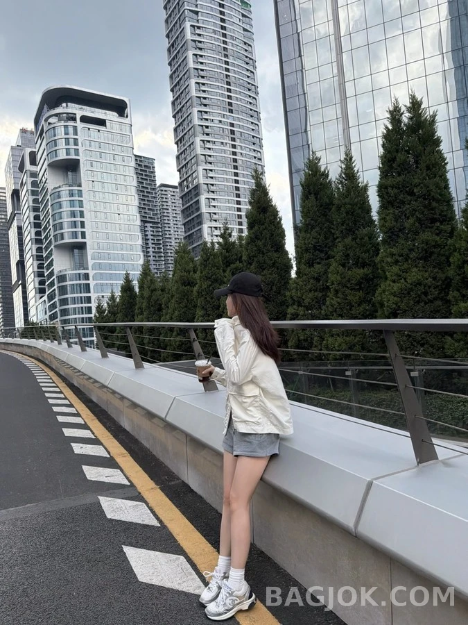 브루넬로 쿠치넬리 브루넬로 쿠치넬리 경량 집업 자켓 상세 이미지
