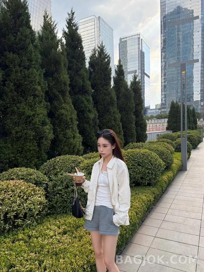브루넬로 쿠치넬리 브루넬로 쿠치넬리 경량 집업 자켓 상세 이미지