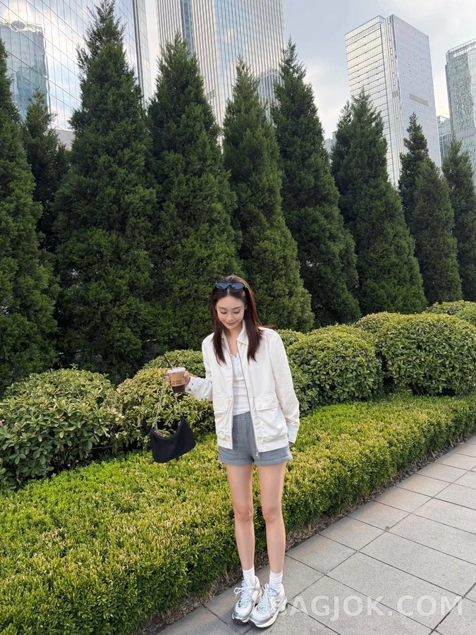 브루넬로 쿠치넬리 브루넬로 쿠치넬리 경량 집업 자켓 상세 이미지