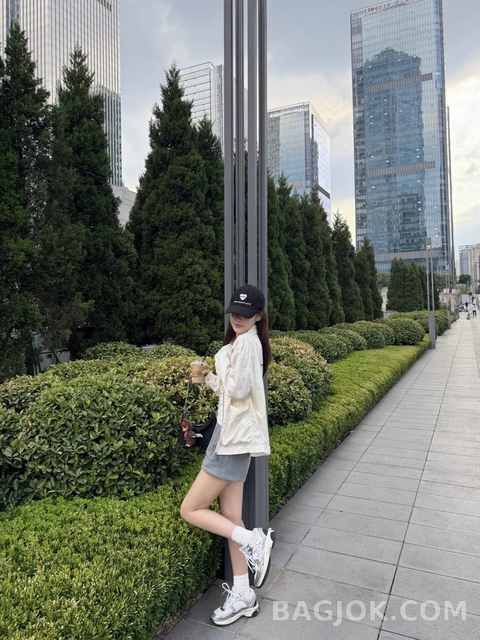 브루넬로 쿠치넬리 브루넬로 쿠치넬리 경량 집업 자켓 상세 이미지