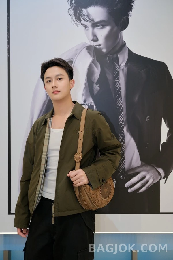 버버리 버버리 후드 로고 코튼 자켓 상세 이미지