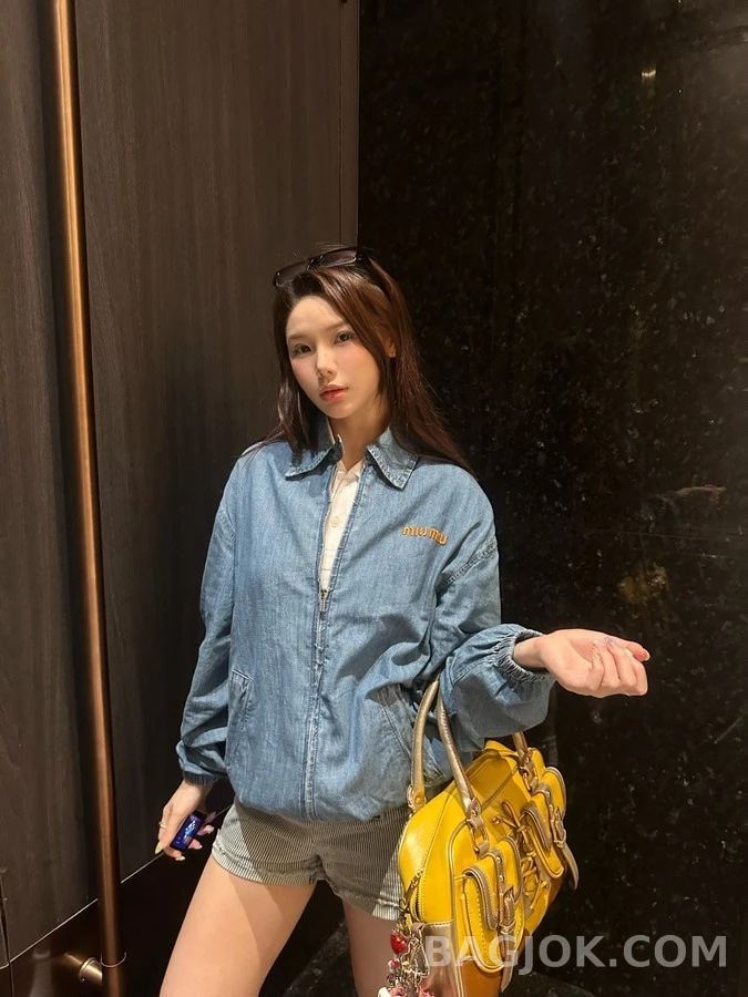 미우미우 미우미우 자수 로고 데님 자켓 상세 이미지