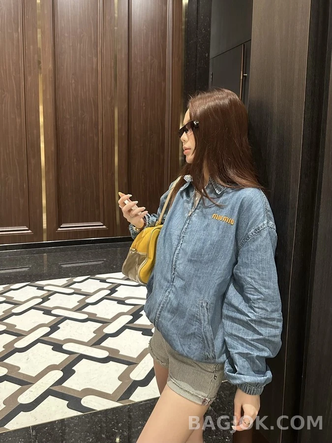 미우미우 미우미우 자수 로고 데님 자켓 상세 이미지