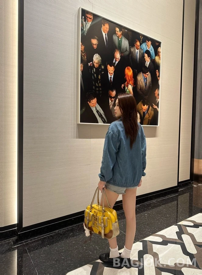 미우미우 미우미우 자수 로고 데님 자켓 상세 이미지