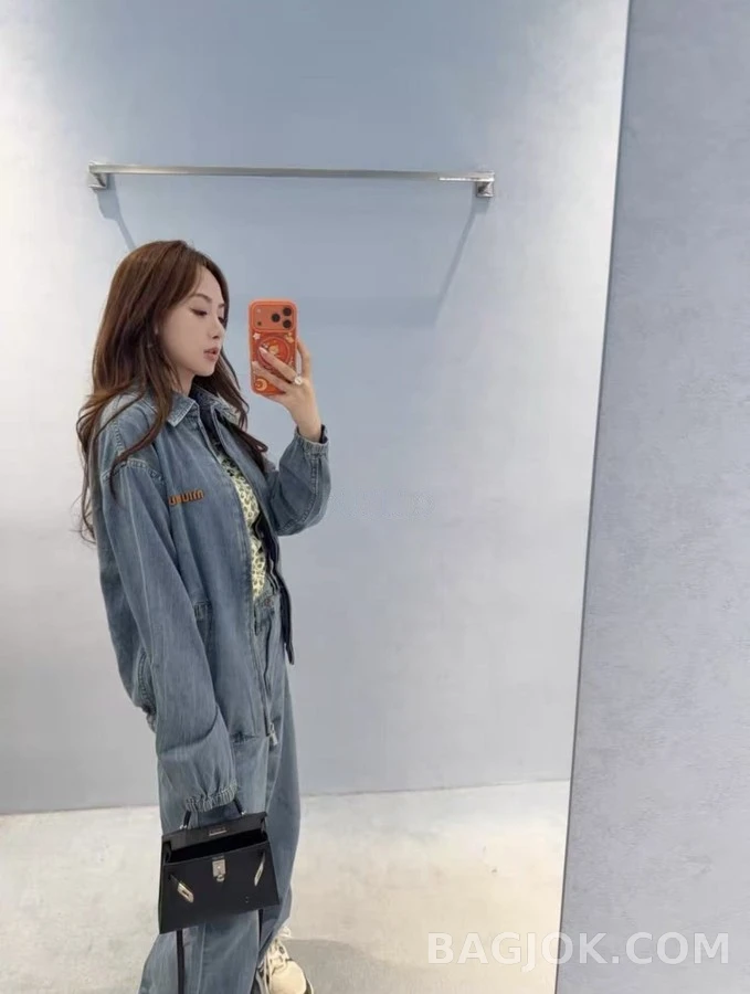 미우미우 미우미우 자수 로고 데님 자켓 상세 이미지