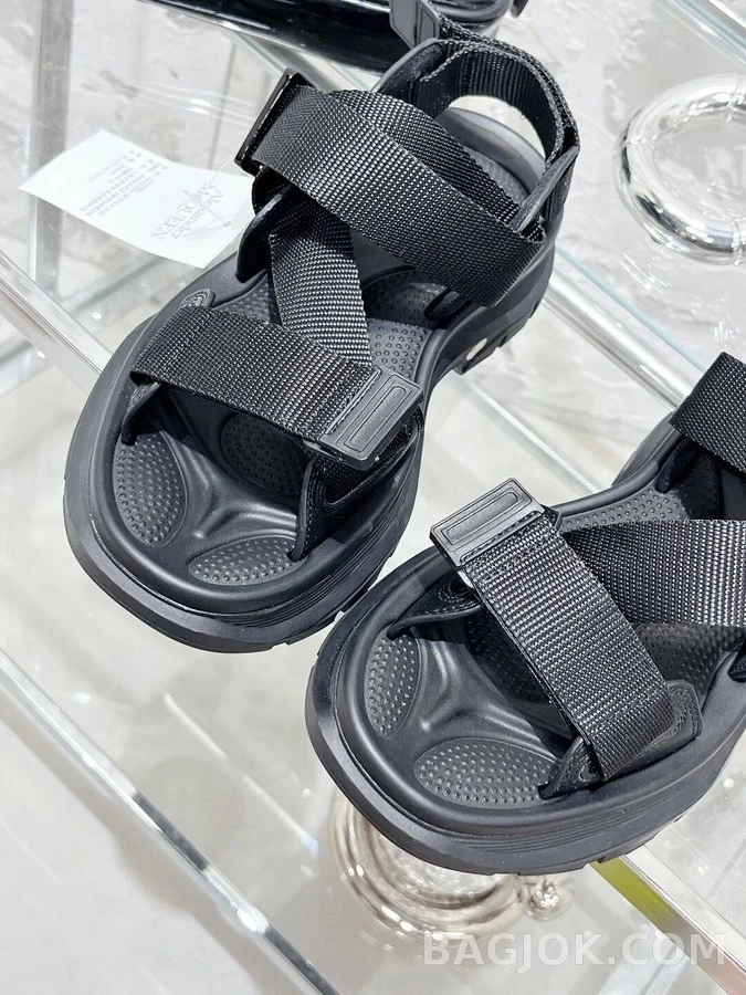 알렉산더 맥퀸 알렉산더 맥퀸 웹 스트랩 트레드 샌들 상세 이미지