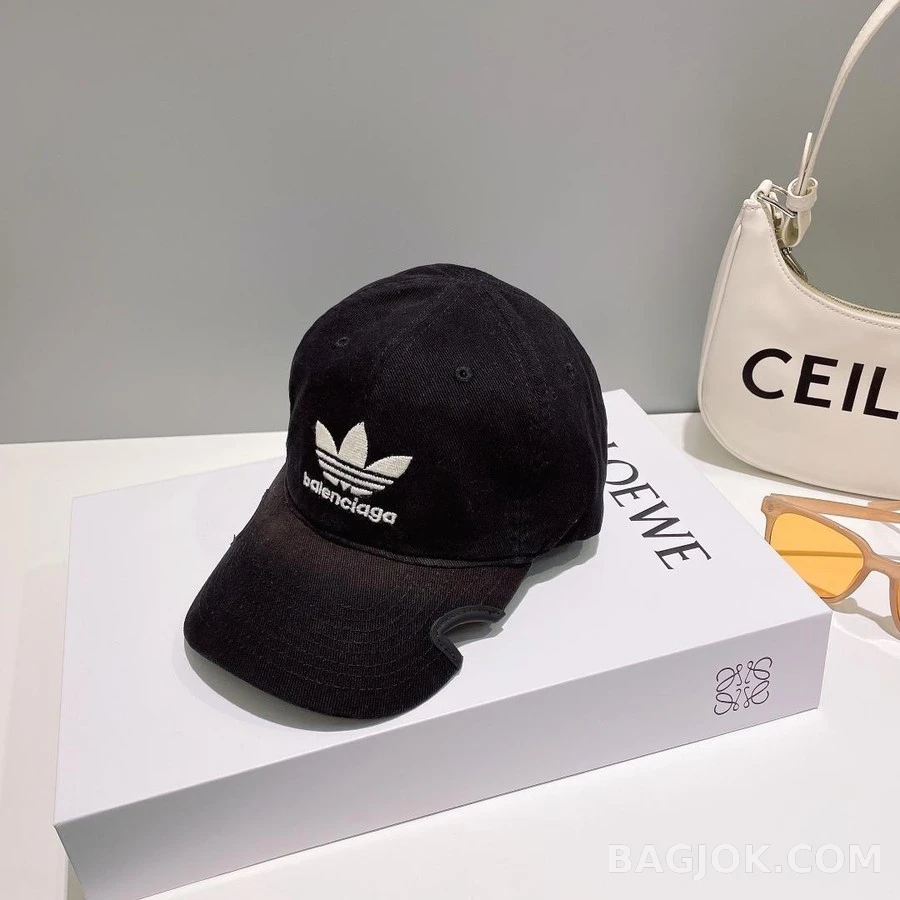 발렌시아가 발렌시아가 x 아디다스 빈티지 베이스볼 캡 상세 이미지