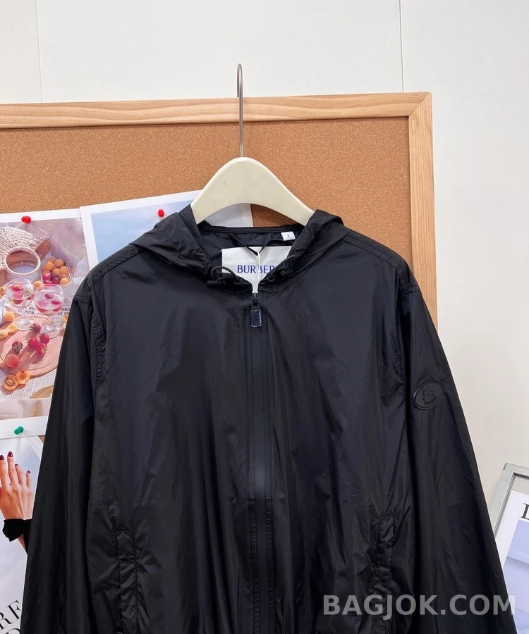 버버리 버버리 전사 로고 후드 바람막이 상세 이미지