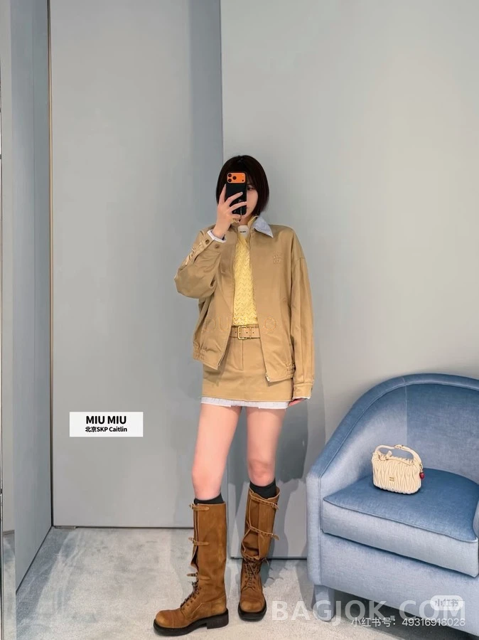 미우미우 미우미우 레터링 스트라이프 카라 자켓 상세 이미지
