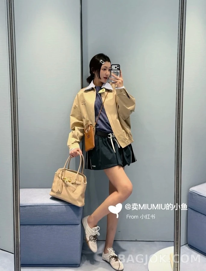 미우미우 미우미우 레터링 스트라이프 카라 자켓 상세 이미지